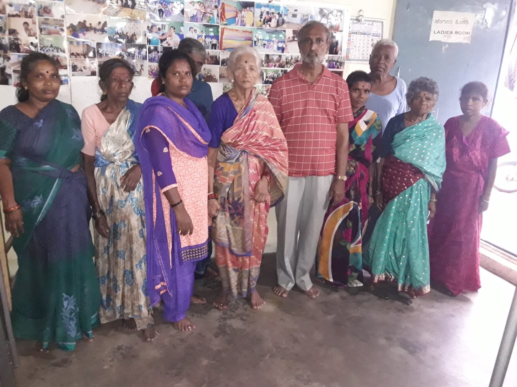 https://1ngo.sgp1.digitaloceanspaces.com/media/pavitra/1NGO-00278-Pavitra Rural Development Society-Our programs-old care _SNhlUPz.jpeg